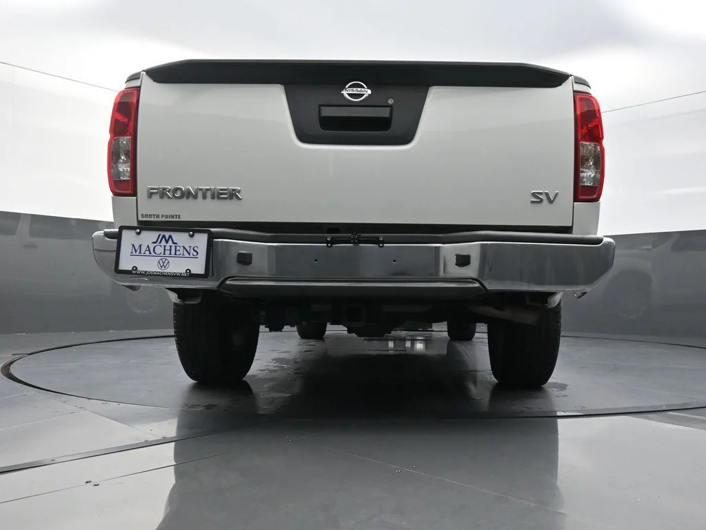 Used 2017 White Nissan SV image 27