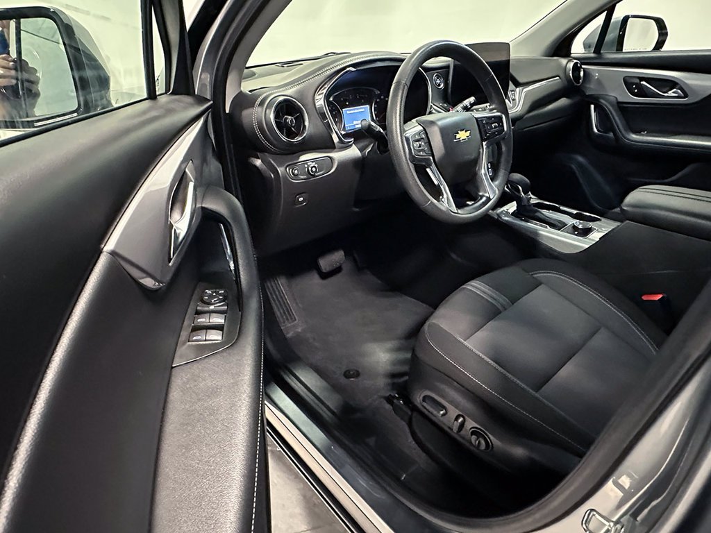 Used 2025 Gray Chevrolet LT image 18