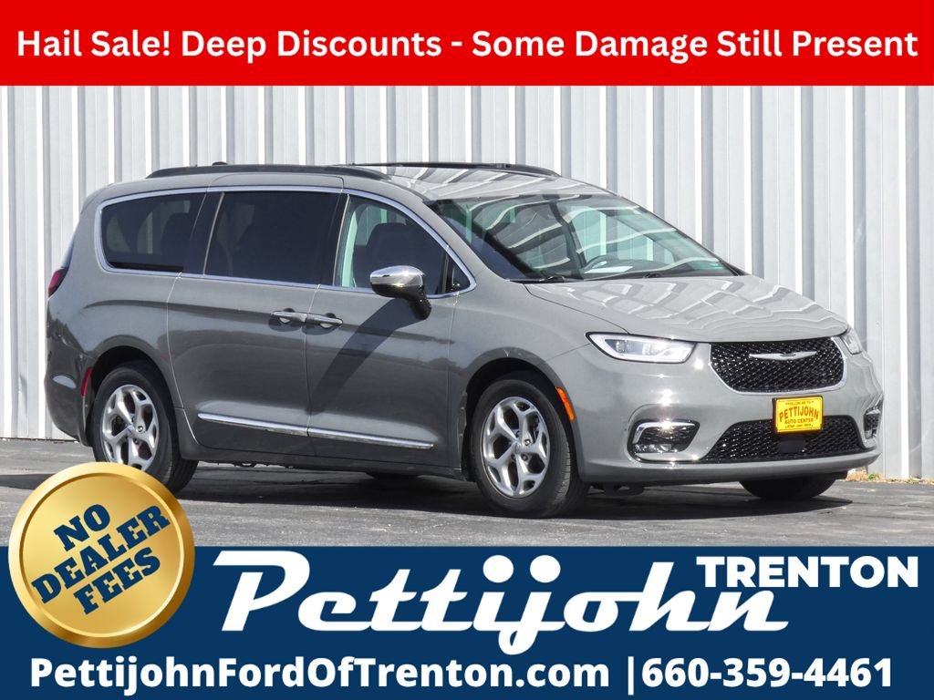 2023 Chrysler Pacifica Limited's photo