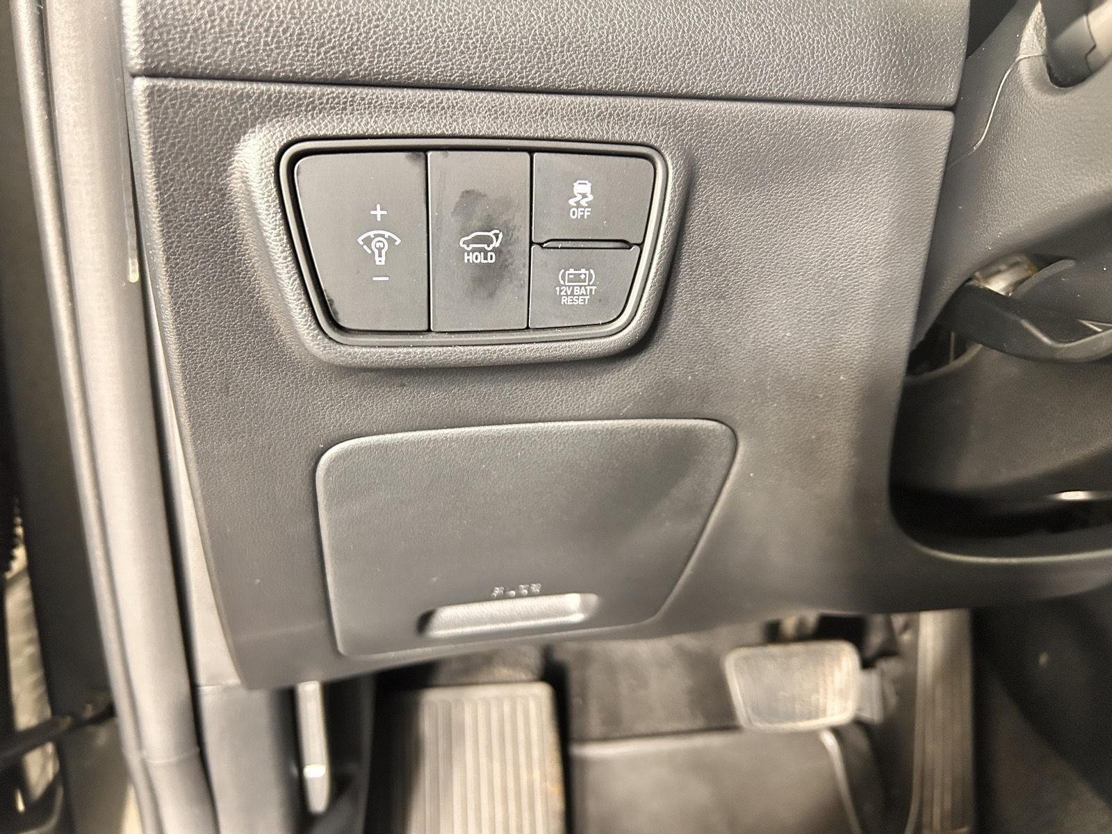 Used 2024 Shimmering Silver Hyundai Blue image 19