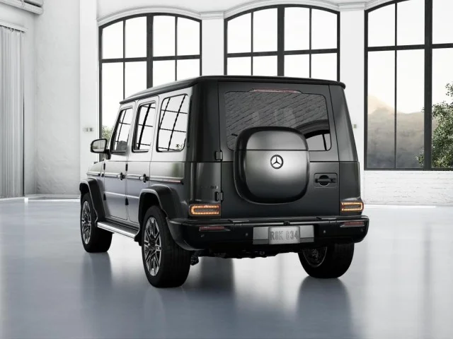 New 2027 MANUFAKTUR Night Black Magno Mercedes-Benz G 580 image 26