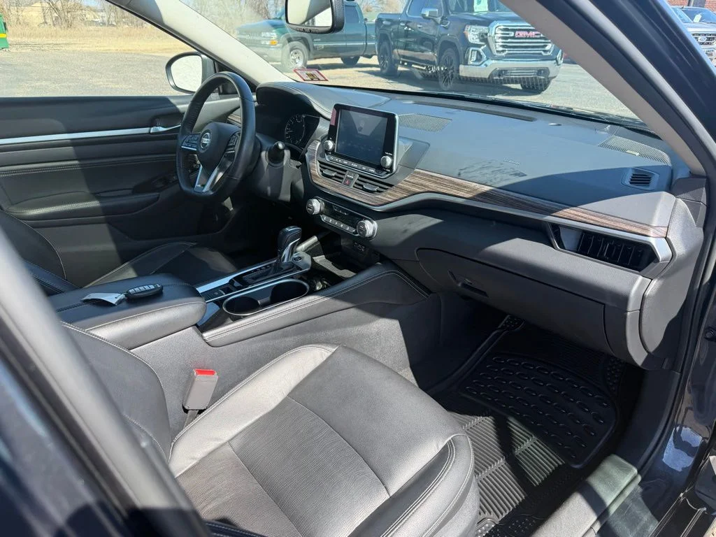 Used 2020 Blue Nissan 2.5 SL image 33