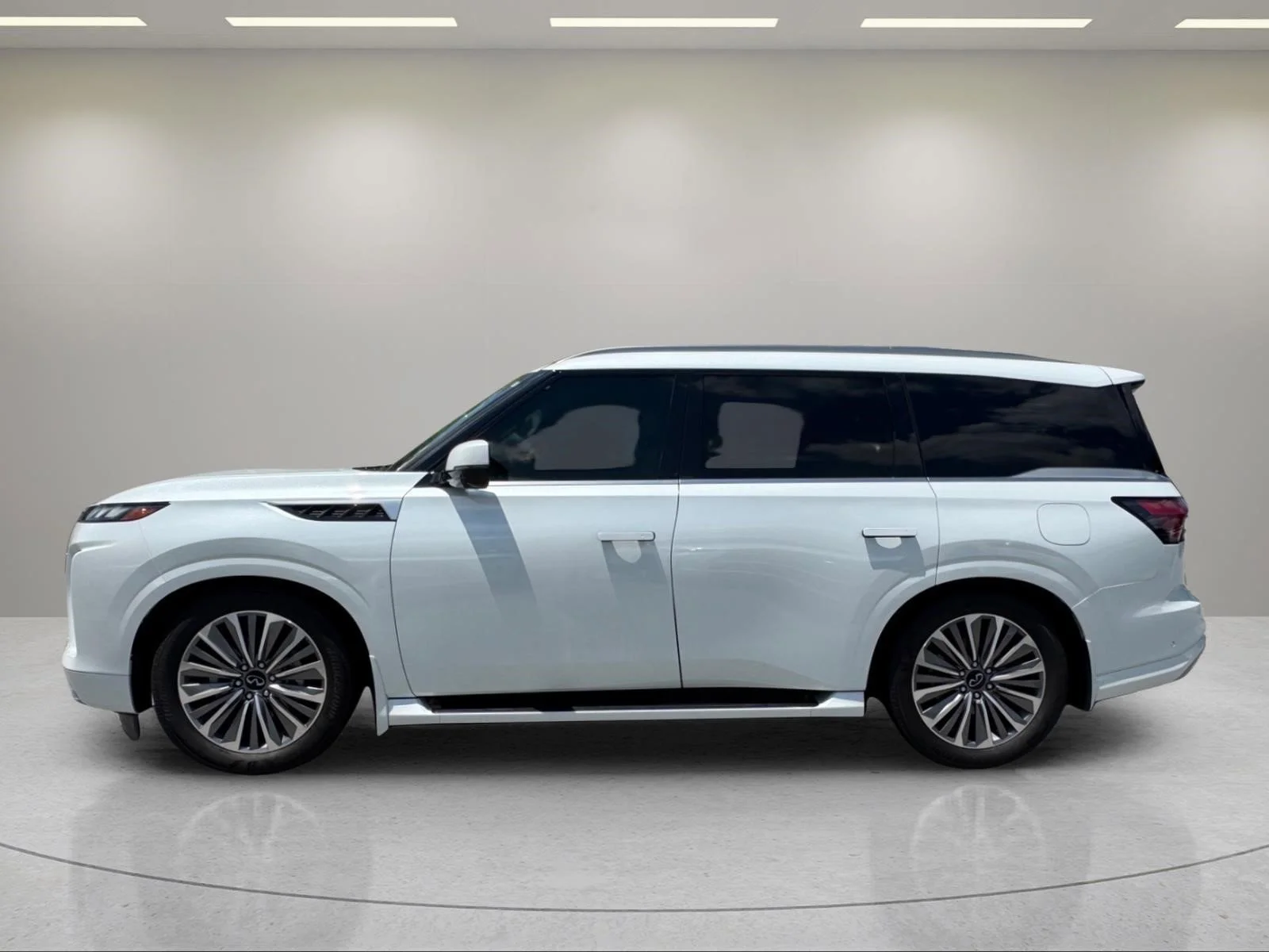 Used 2025 Radiant White INFINITI SENSORY image 2