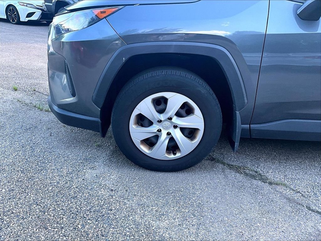 Used 2019 Gray Toyota LE image 7