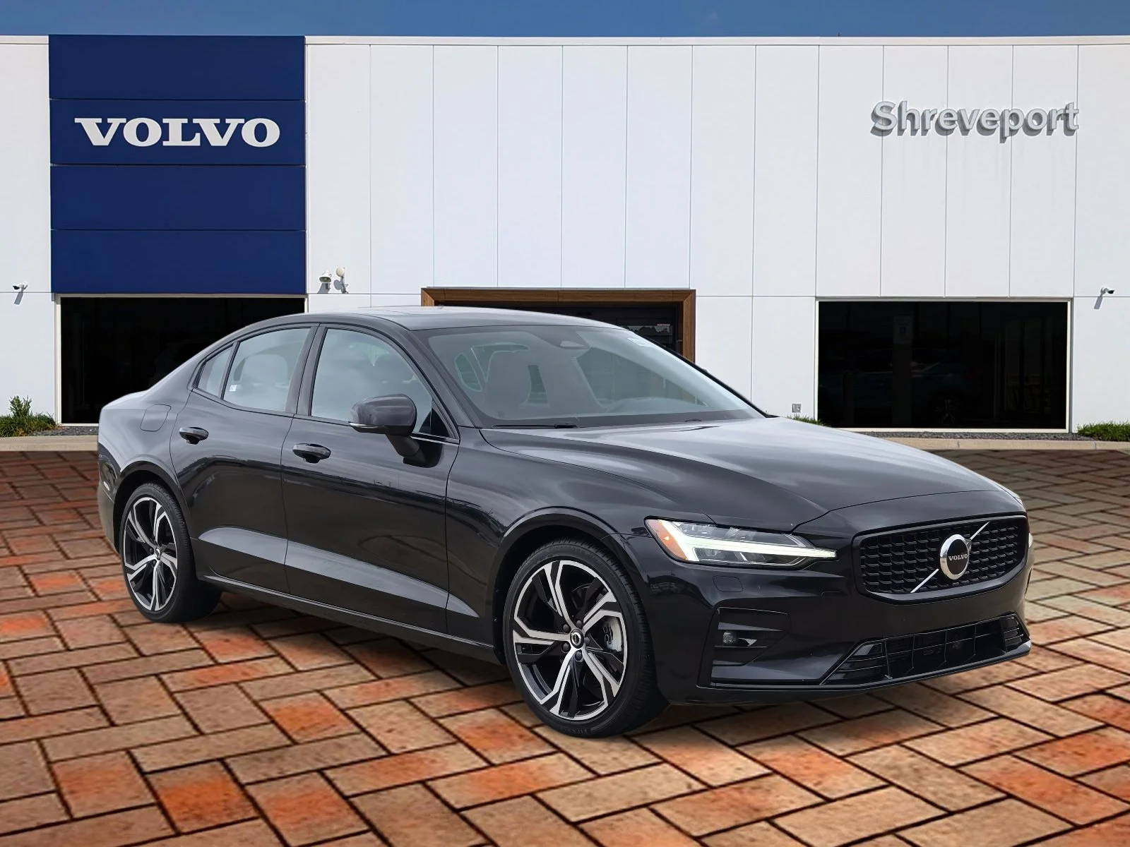 Certified Used 2024 Onyx Black Metallic Volvo Core Dark Theme image 3