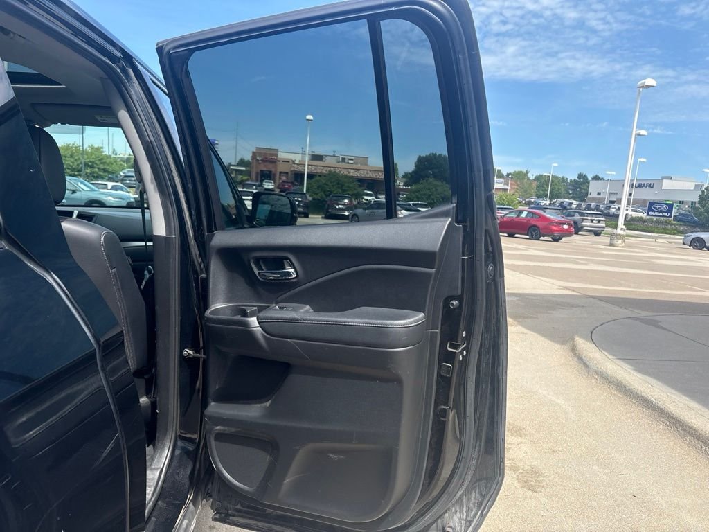 Used 2019 Black Honda RTL-T image 31