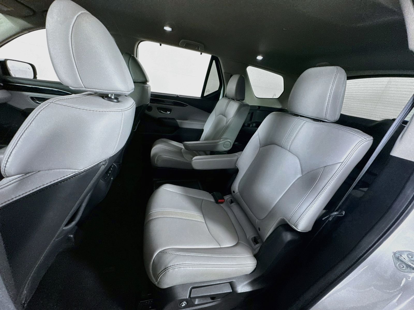 Used 2024 Platinum White Pearl Honda EX-L image 17