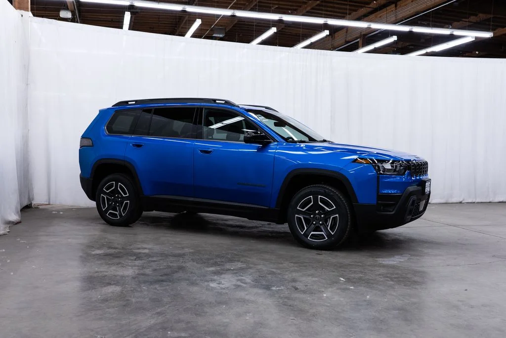 2026 Jeep Cherokee Laredo HEV 4X4's photo