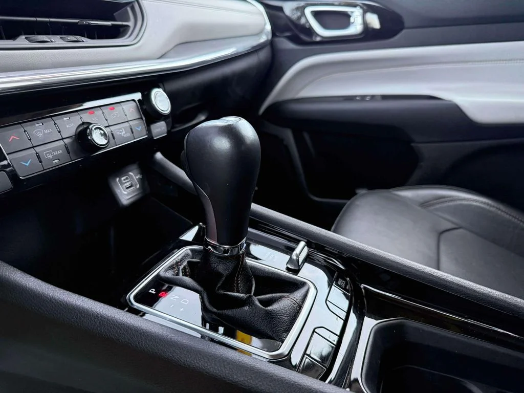 Used 2022 Gray Jeep Limited image 26
