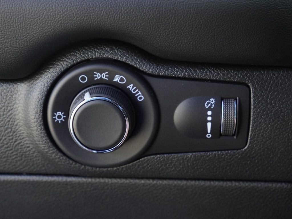 New 2026 Octane Red Pearl-Coat Exterior Paint Dodge GT HEMI V8 image 12