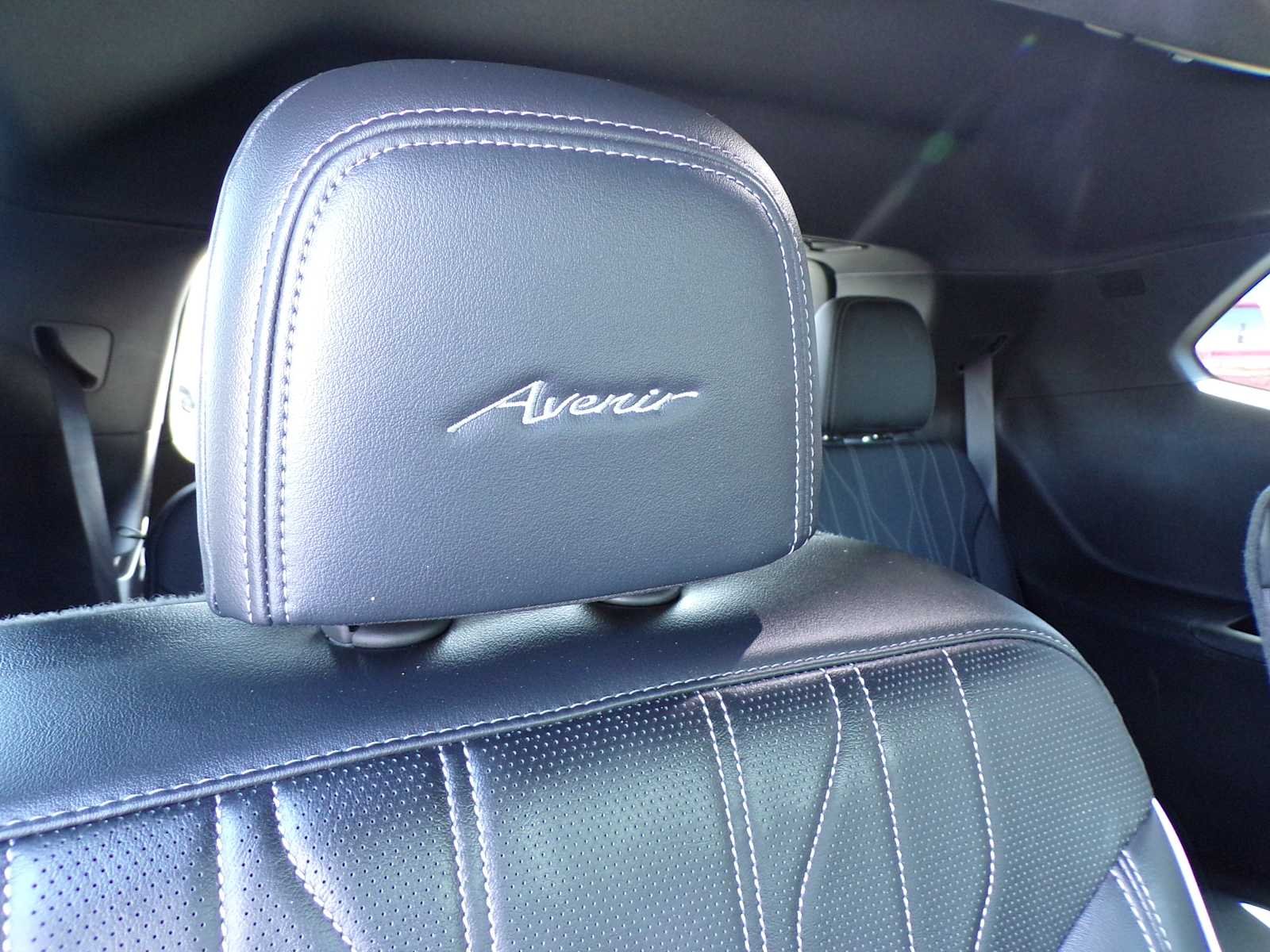 Used 2025 White Frost Tricoat Buick Avenir image 22