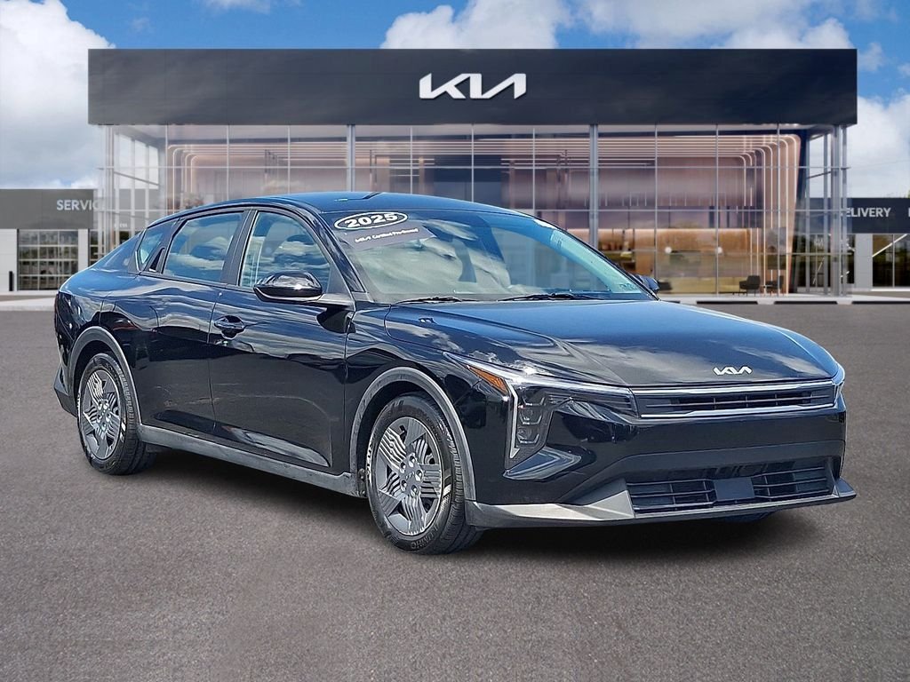 2025 Kia K4 LX AT's photo