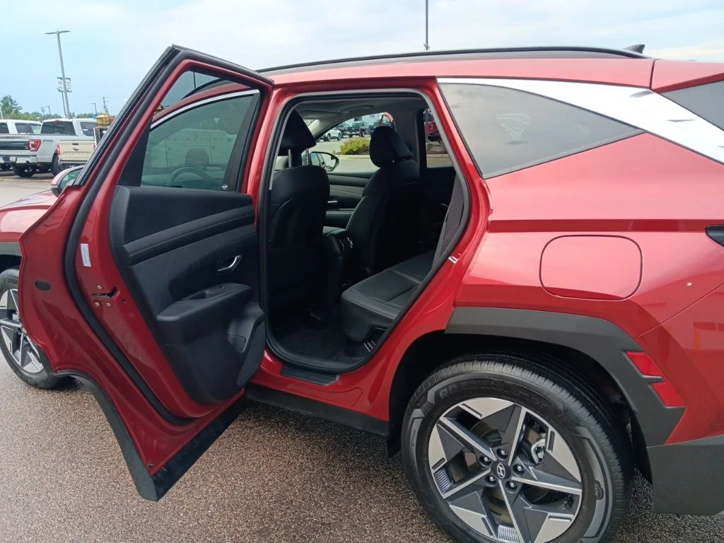 Used 2025 Ultimate Red Hyundai SEL Convenience image 32