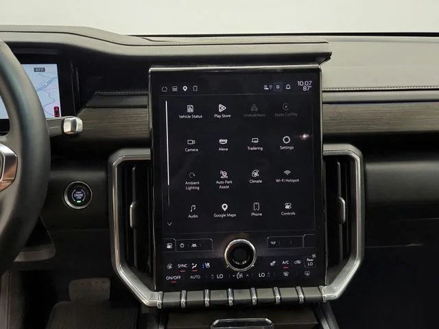 Used 2024  GMC Denali image 34