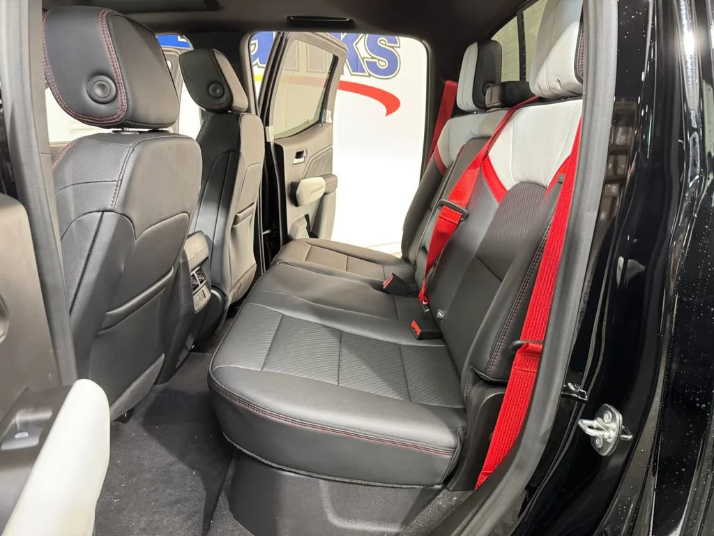 2026 GMC Canyon AT4X - Photo 13