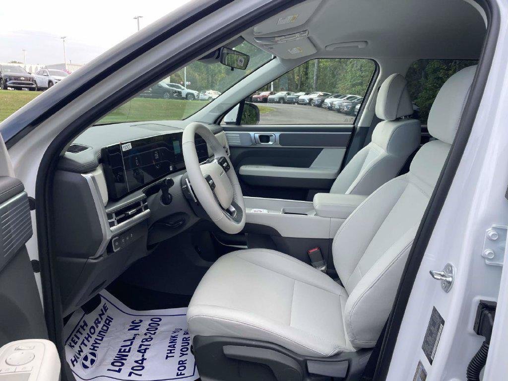 New 2027 White Hyundai SE FWD image 17