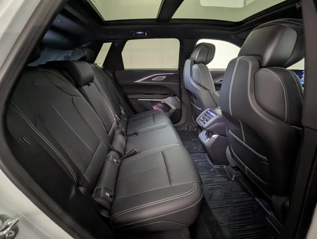 Used 2025 White Cadillac Luxury image 47