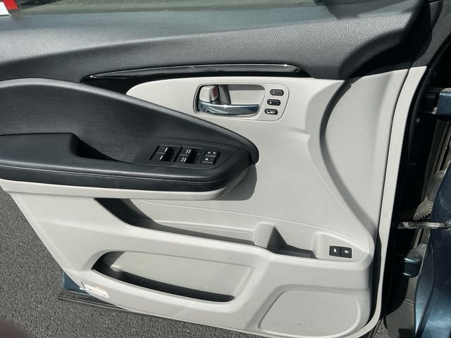 Used 2021 Blue Honda Touring image 28