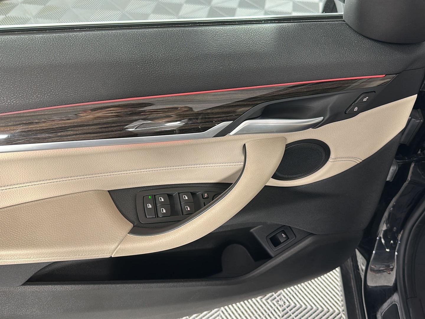 Used 2018 Black Sapphire Metallic BMW xDrive28i image 14