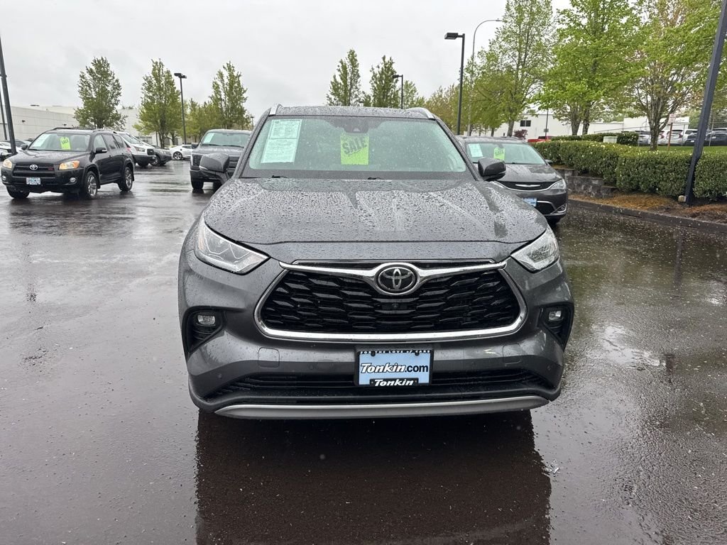 Used 2022 Magnetic Gray Metallic Toyota Platinum image 2