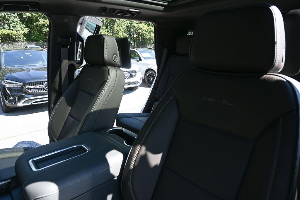 Used 2021 White Frost Tricoat GMC Denali image 5