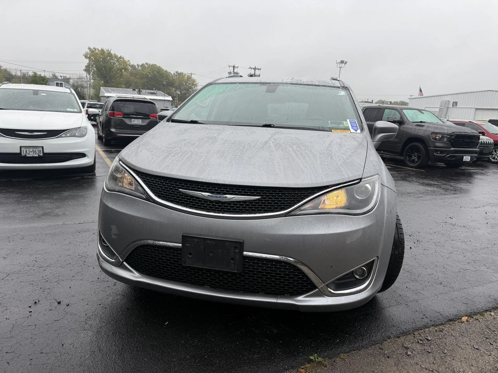 Used 2018 Billet Silver Metallic Clearcoat Chrysler Touring L image 5