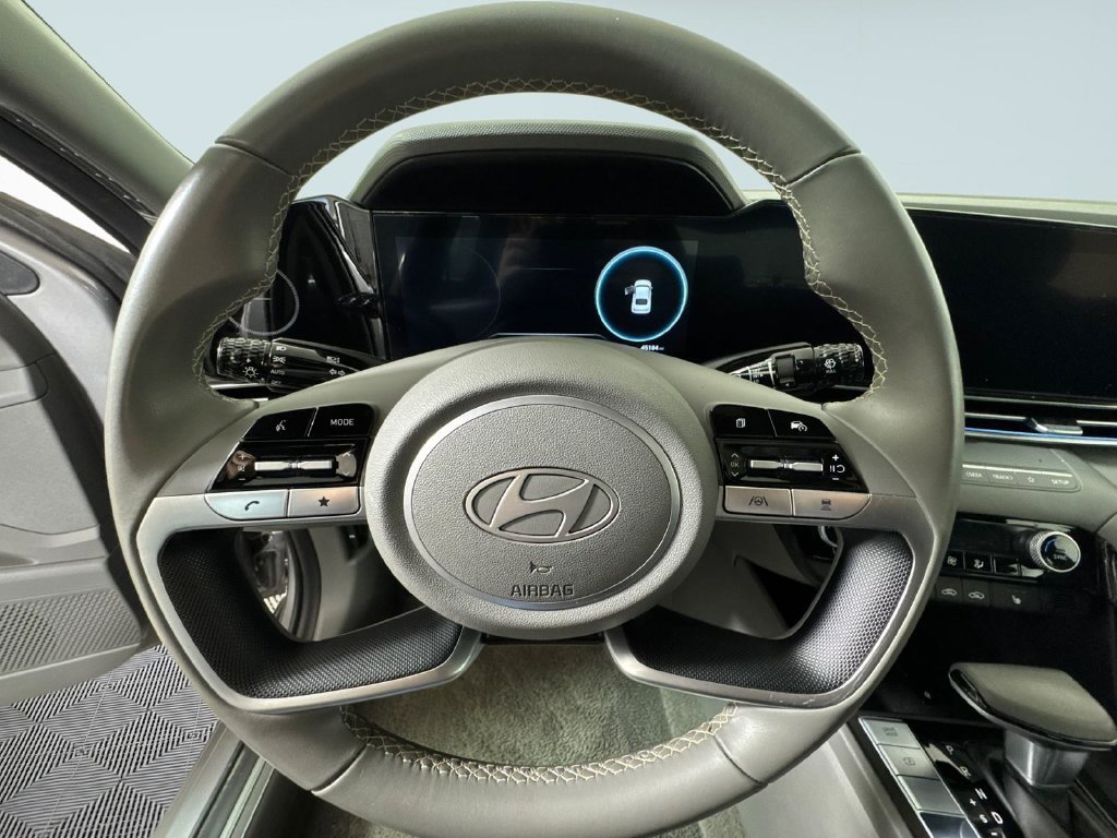 Used 2025 Gray Hyundai SEL Convenience image 28