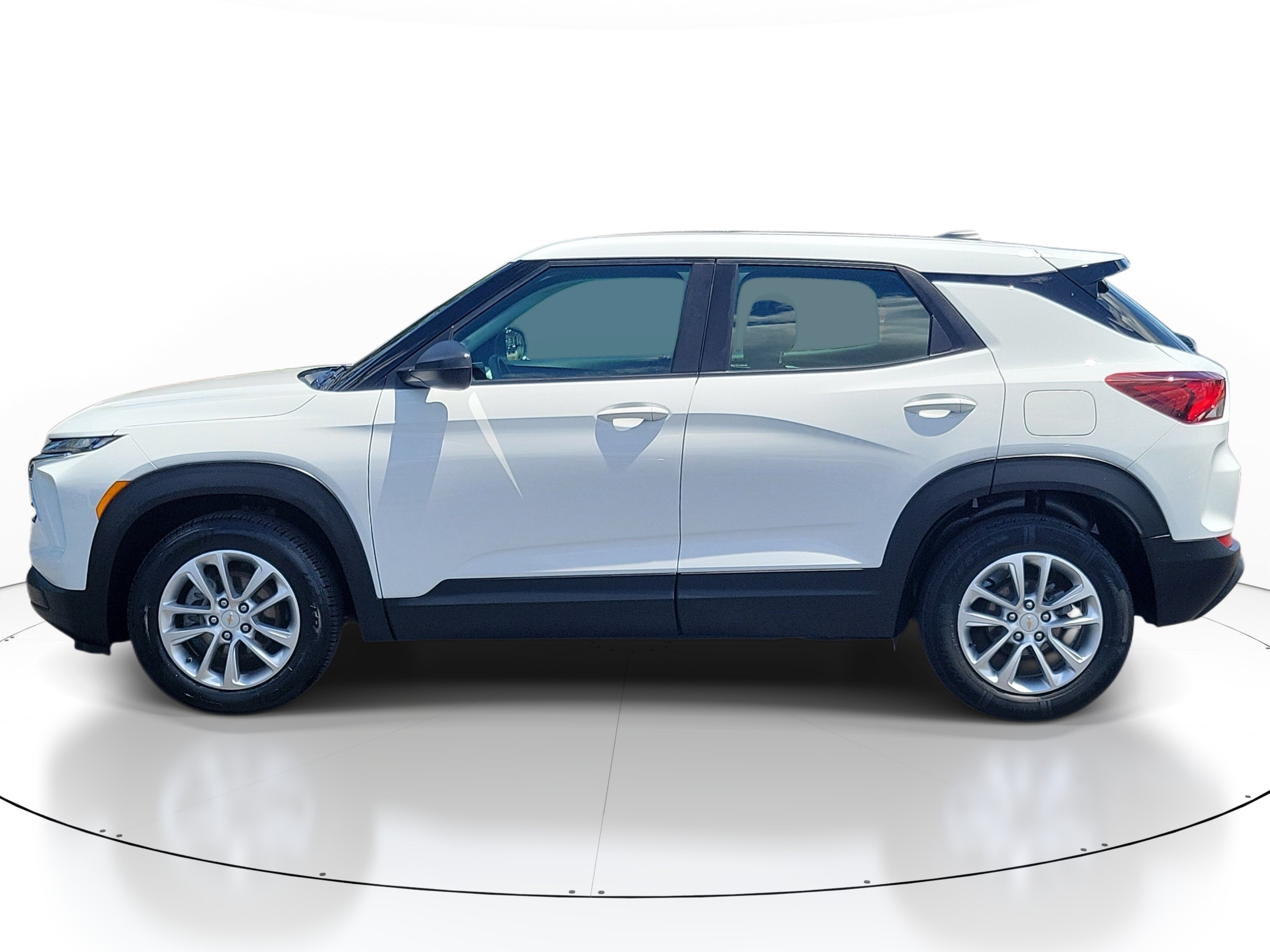 Used 2024 Summit White Chevrolet LS image 4