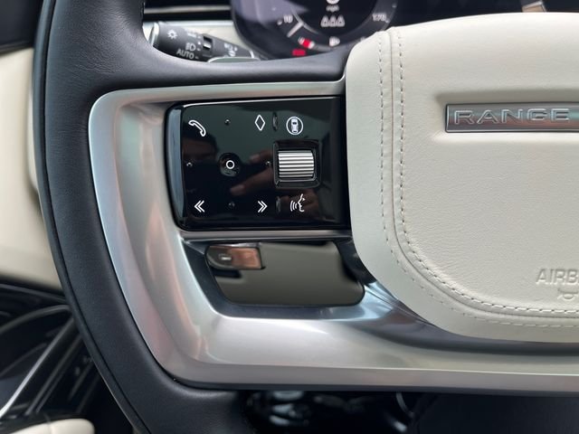 Used 2025 White Land Rover SE image 22