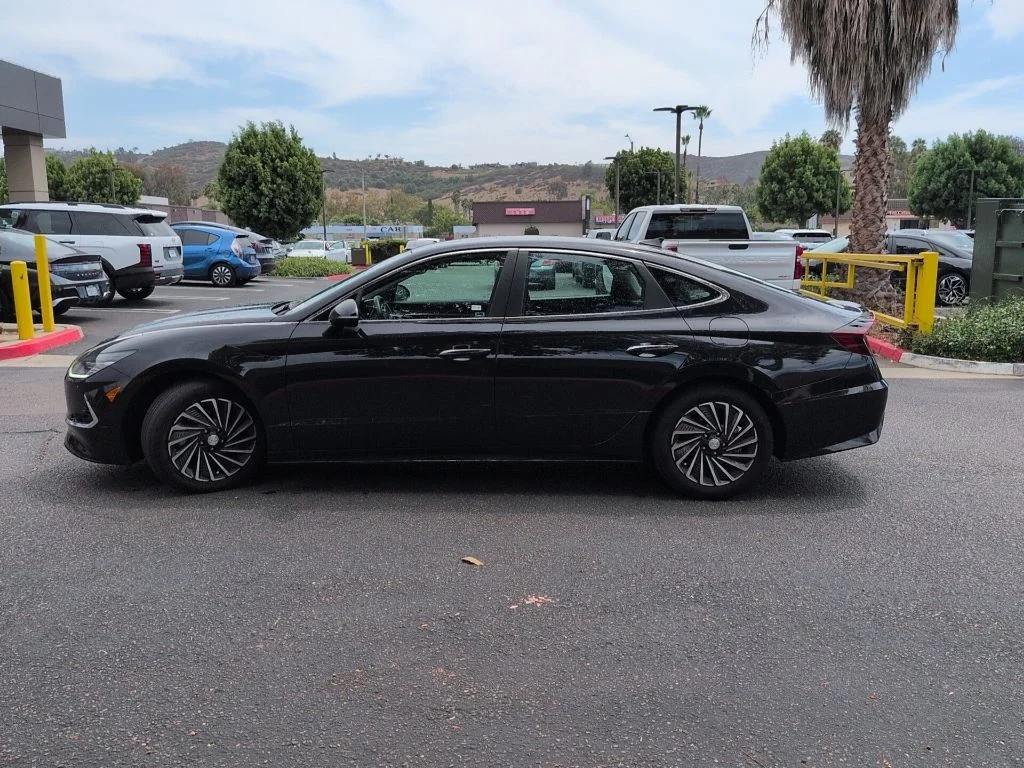 Used 2023 Blue Hyundai SEL image 4