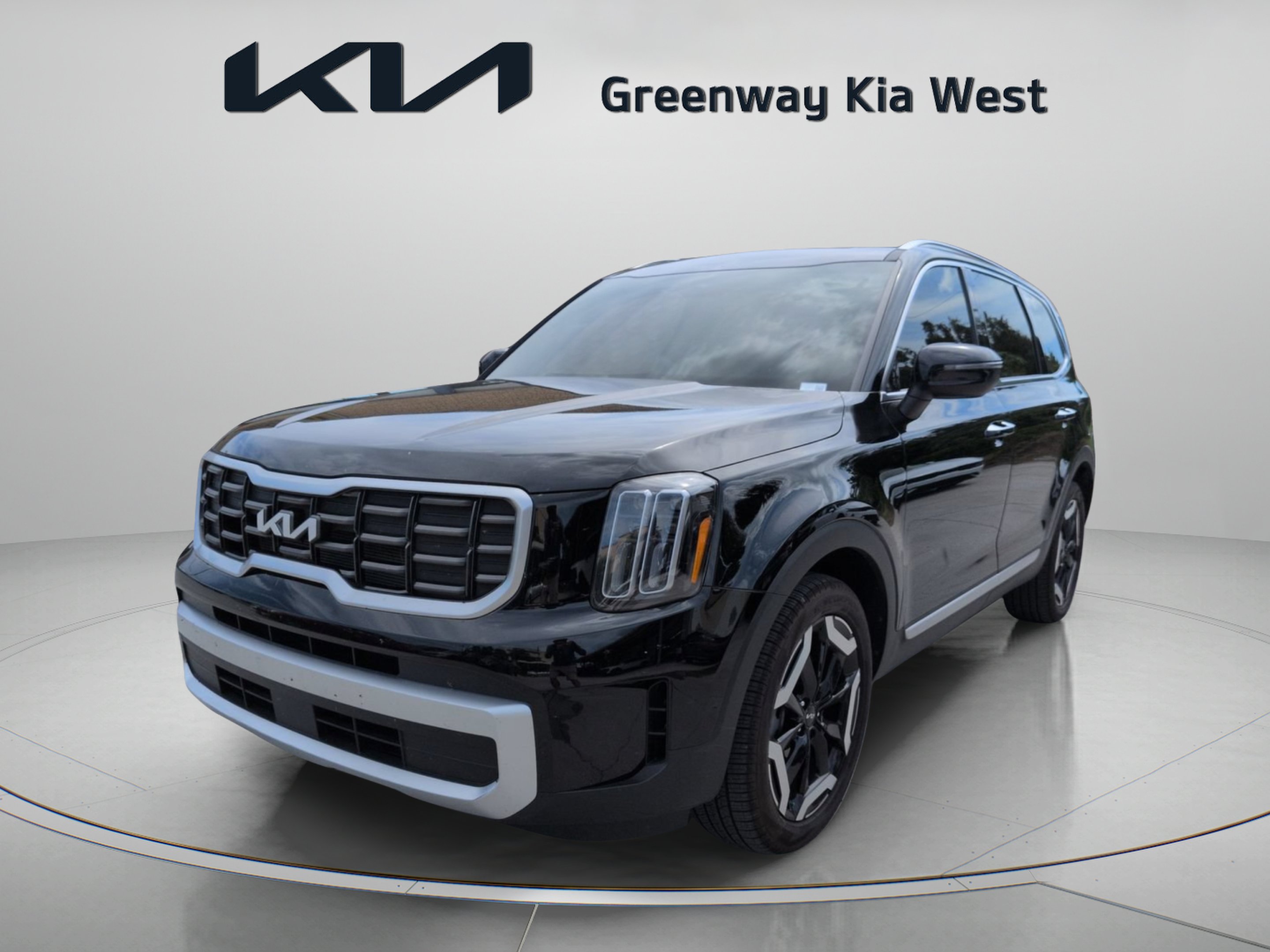 Certified Used 2025 Ebony Black Kia S image 4