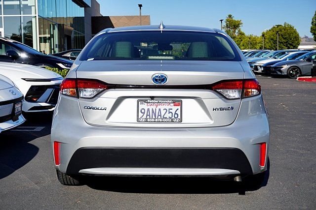 Used 2022 Silver Toyota LE image 8