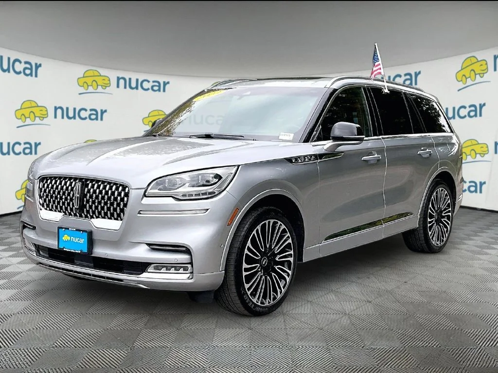 Used 2023 Silver Lincoln Black Label image 3
