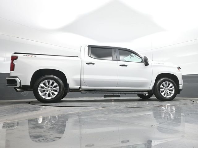 Used 2021 White Chevrolet Custom image 25