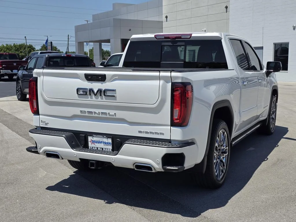Used 2025 White Frost Tricoat GMC Denali Ultimate image 7