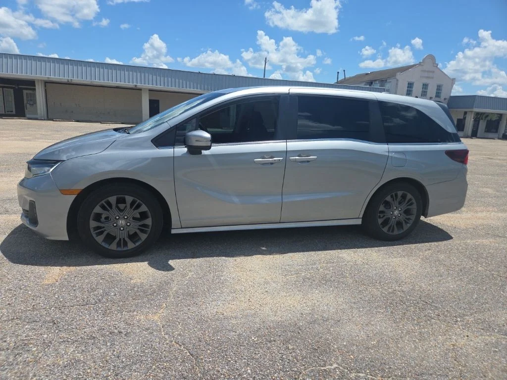 Certified Used 2025 Silver Honda Touring image 5