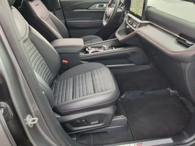 Used 2025 Gray Ford ST-Line image 35