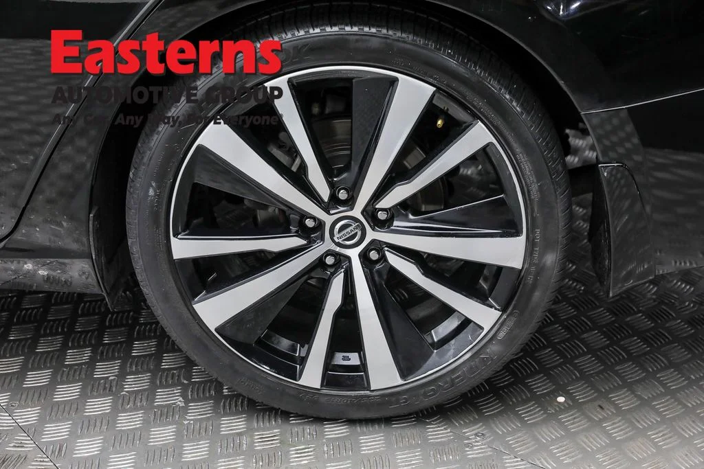 Used 2020 Black Nissan 2.5 SR image 8