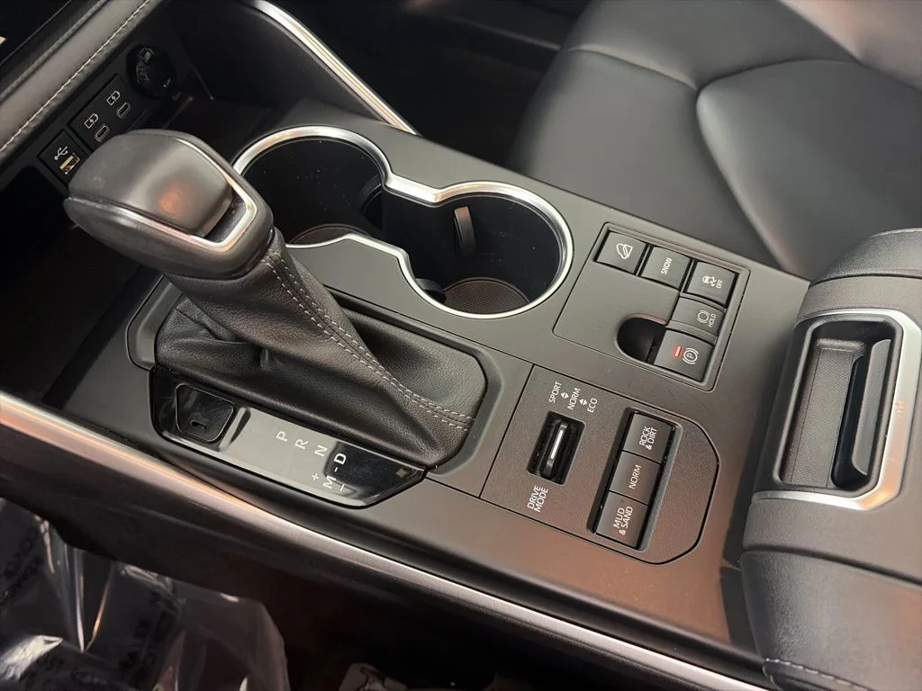 Used 2023  Toyota XLE image 9