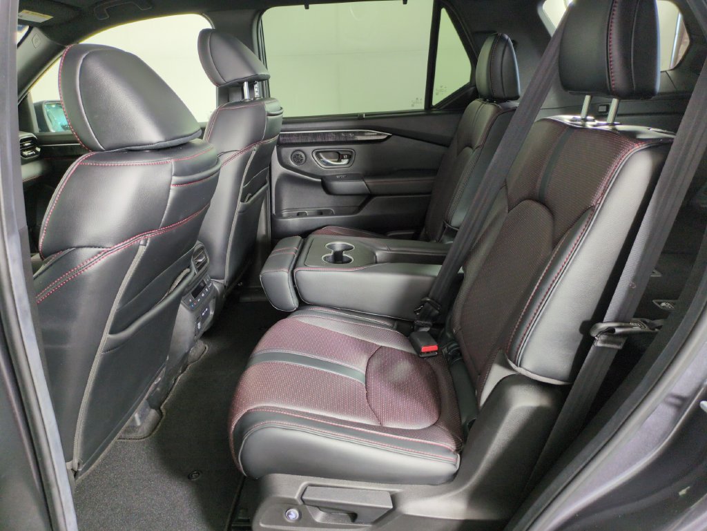 Certified Used 2025 Modern Steel Metallic Honda Black Edition image 32