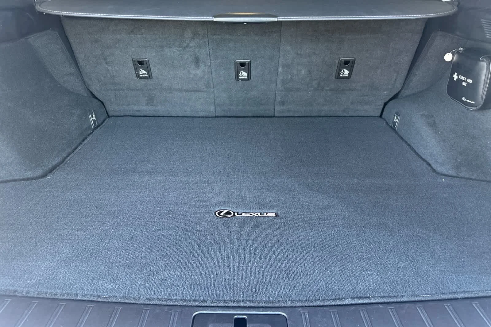 Used 2019 Eminent White Pearl Lexus  image 16