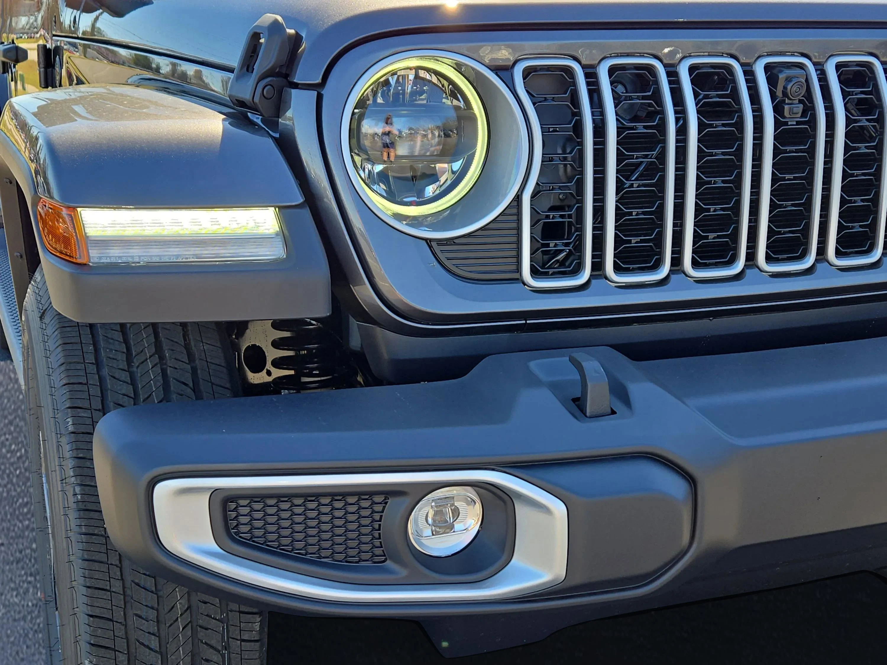 New 2026 Granite Crystal Metallic Clearcoat Jeep Sahara image 3