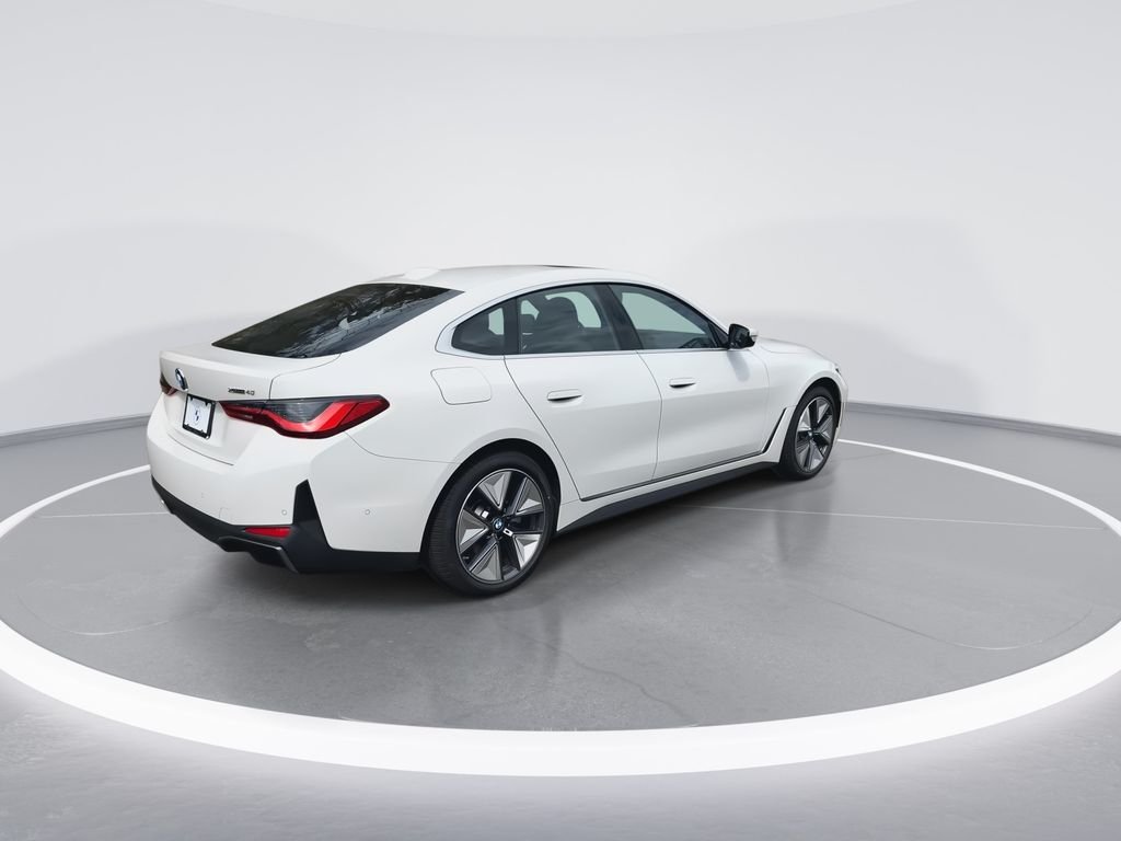 Used 2026 Alpine White BMW xDrive40 image 8