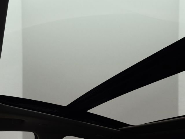 Used 2025 White Pearl Nissan Platinum image 9