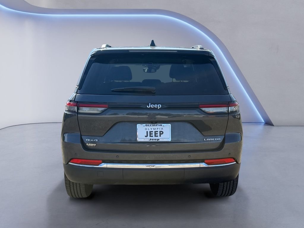 Used 2023 Gray Jeep Laredo image 4