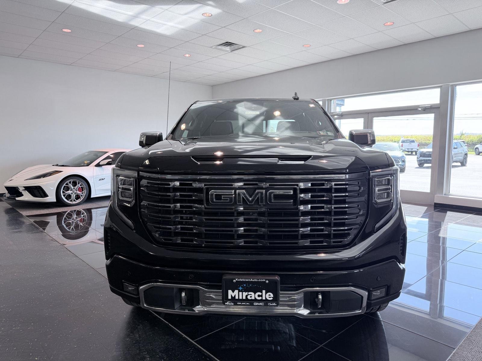 Used 2025 Onyx Black GMC Denali Ultimate image 17