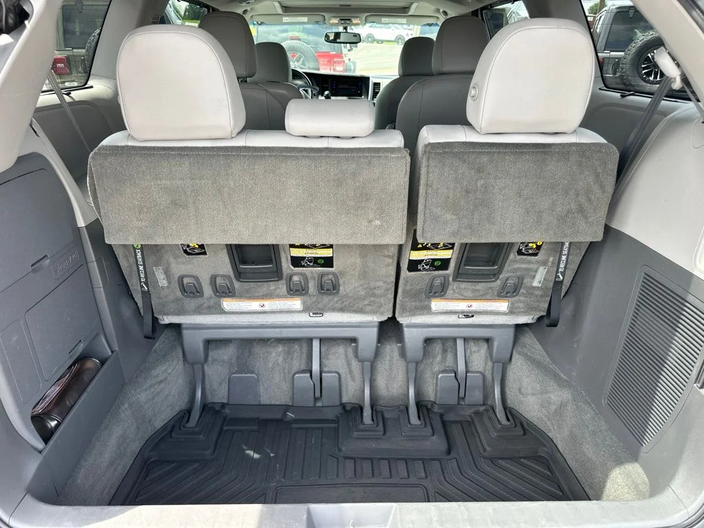 Used 2017 White Toyota XLE image 10