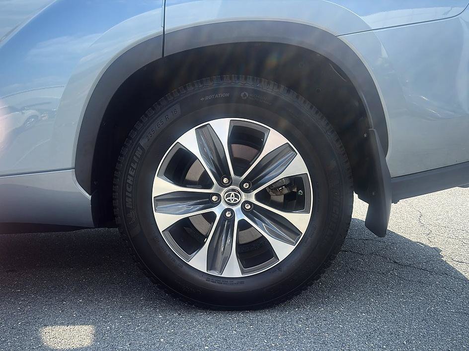 Used 2023 Moon Dust Toyota XLE image 35