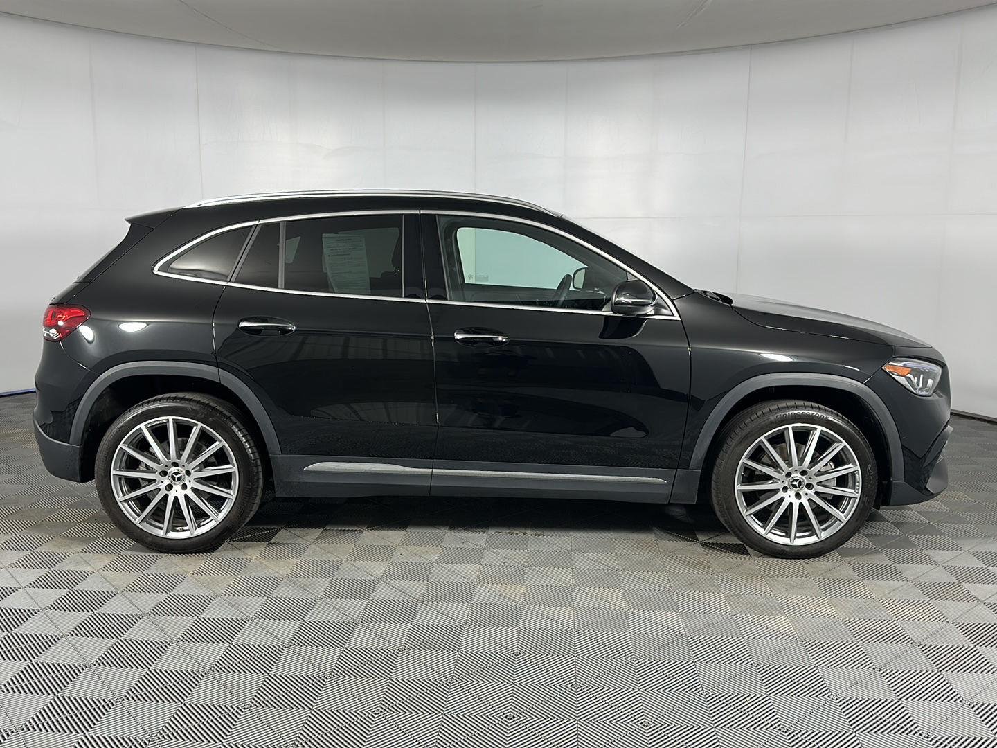 Used 2023 Cosmos Black Metallic Mercedes-Benz GLA 250 image 28