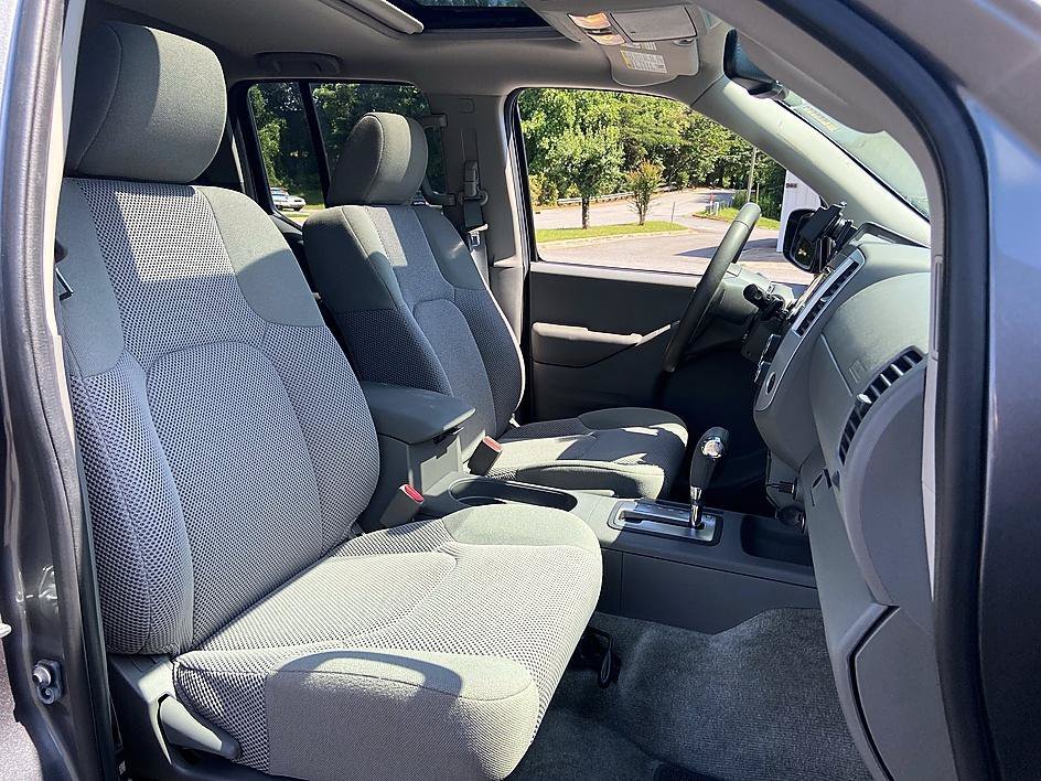 Used 2018 Gun Metallic Nissan SV V6 image 18